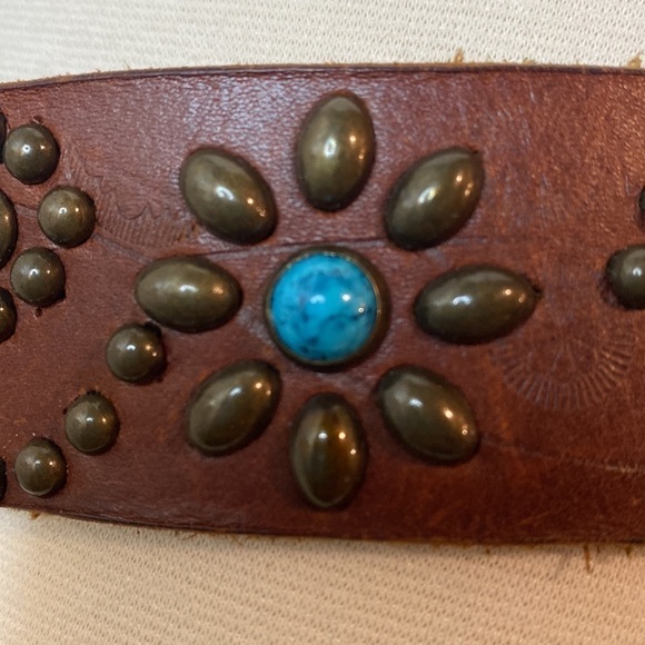 Old Navy Brown Leather Turquoise Studded Belt in EUC - Picture 5 of 8
